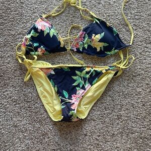 Tommy Bahama reversible bikini.  Size LG